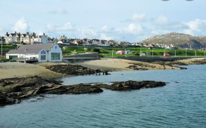 Boathouse Hotel Holyhead Exterior photo
